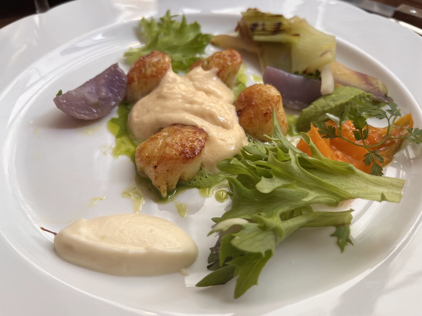 Noix de Saint-Jacques et légumes